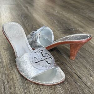 Tory Burch Silver metallic mid Heel slide sandals, size 5.5